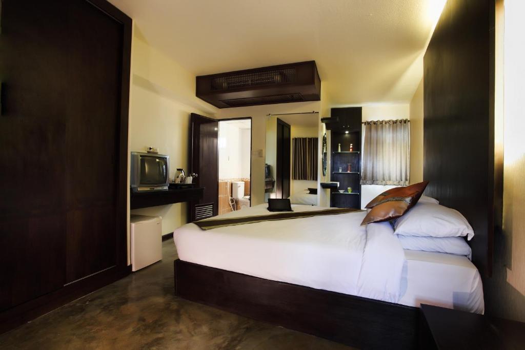 Tawan Court Hotel Chiang Mai Room photo