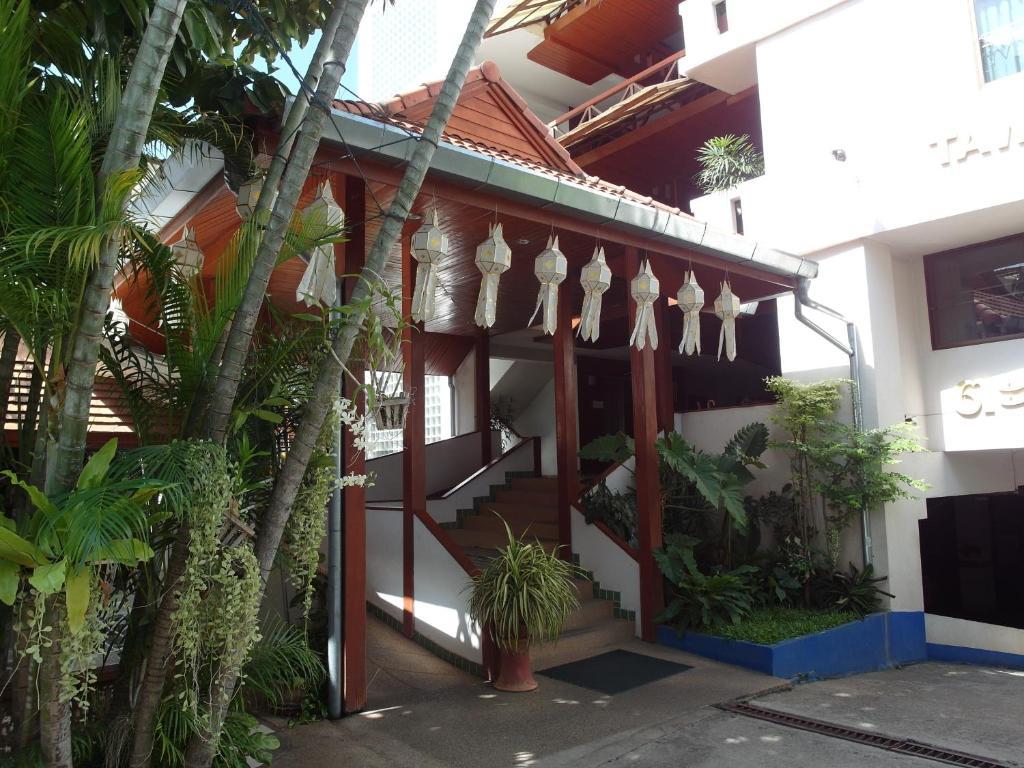 Tawan Court Hotel Chiang Mai Exterior photo