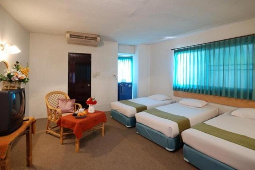 Tawan Court Hotel Chiang Mai Room photo