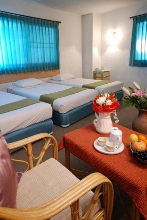 Tawan Court Hotel Chiang Mai Room photo