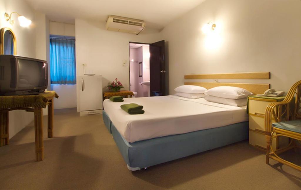 Tawan Court Hotel Chiang Mai Room photo