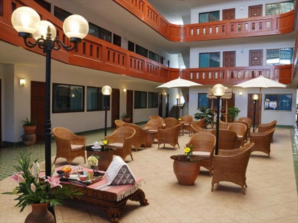 Tawan Court Hotel Chiang Mai Exterior photo